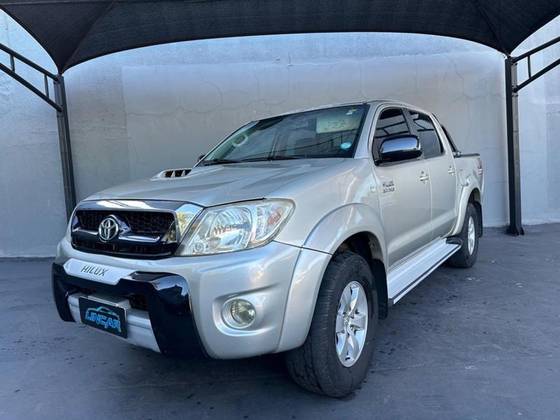 TOYOTA HILUX 3.0 SRV 4X4 CD 16V TURBO INTERCOOLER DIESEL 4P AUTOMÁTICO TOYOTA HILUX 3.0 SRV 4X4 CD 16V TURBO INTERCOOLER DIESEL 4P AUTOMÁTICO